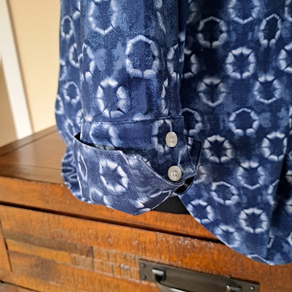 Chico's Blouse Women's Size 8 Chico's Size 1 Blue White Top  Non Iron Button Up - Picture 6 of 13